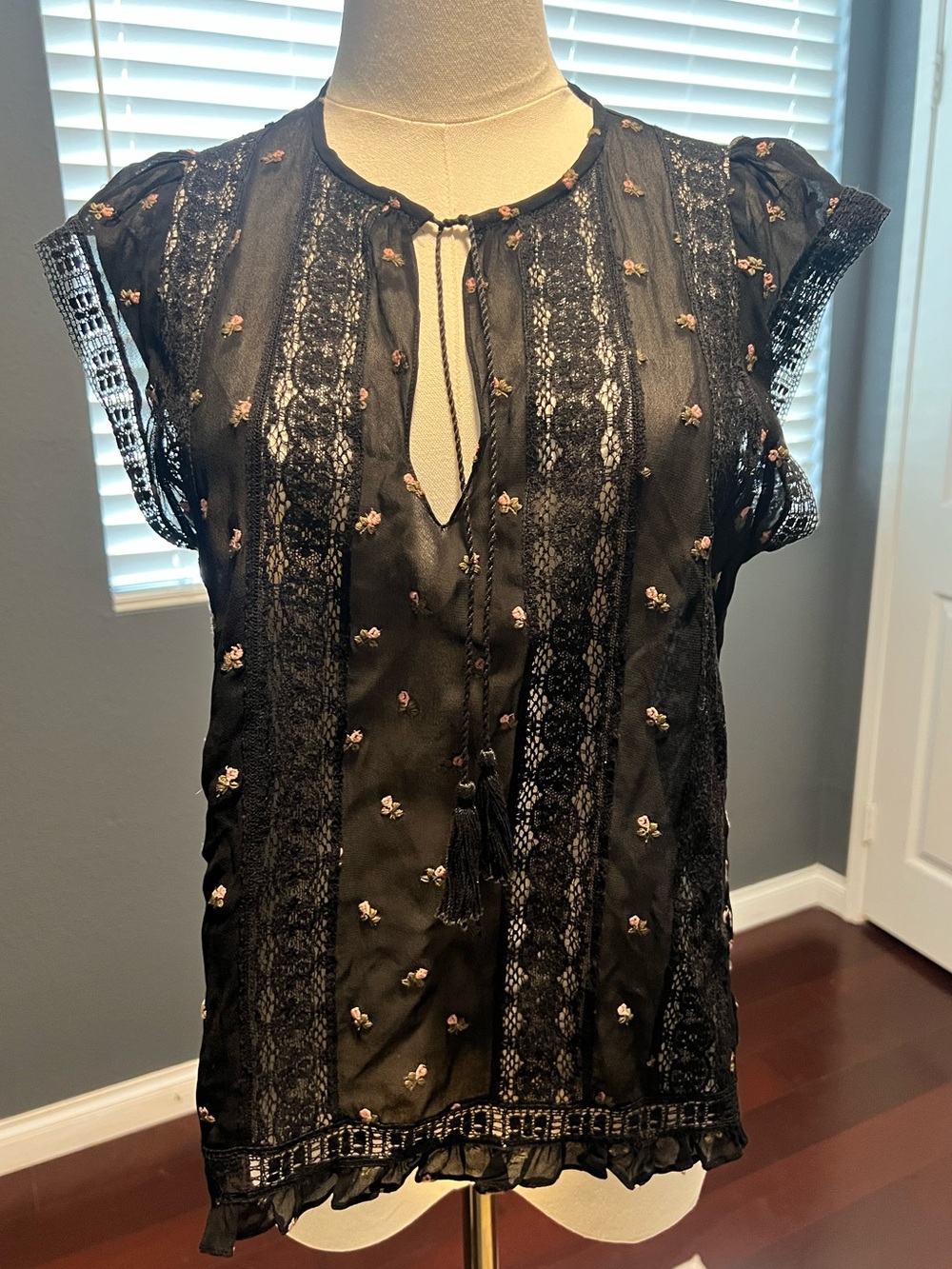Ulla Johnson Sheer Ladies Black Lace-Trim Flutter Sleeve Top. Size Med